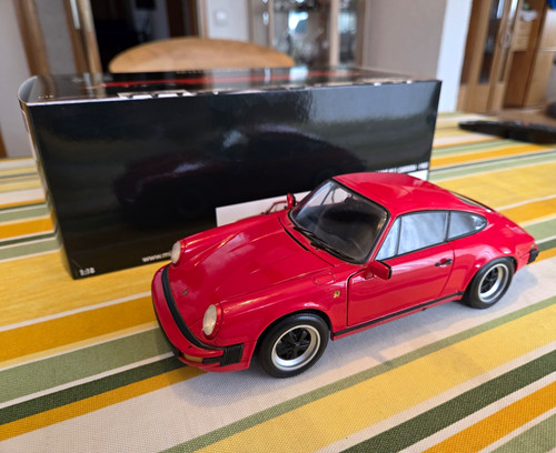Minichamps porsche 911 - 1:18,