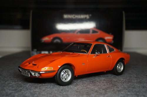 Minichamps 180 049026 - 1:18,