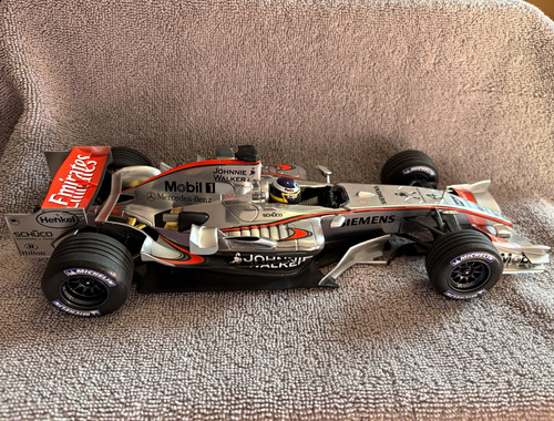 Minichamps mclaren - minichamps, 1:18