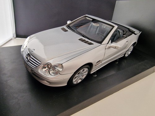 Minichamps mercedes sl500 - 1:18,