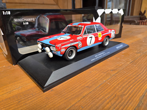 Minichamps opel commodore - 1:18,