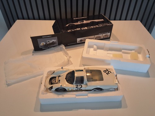 Minichamps 100666132 - 1:18,